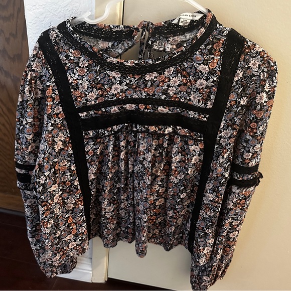 American Eagle Outfitters Tops - Tie back blouse